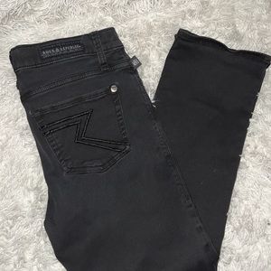 Rock & Republic Kendall Black Wash Jeans Mid Rise Capri Jeans Size 10